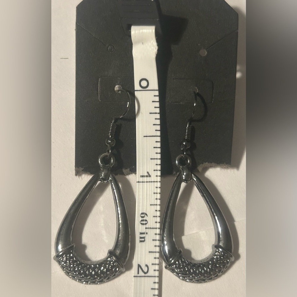 Elegant Paparazzi 4 pc Silver Jewelry Bundle - Picture 8 of 9